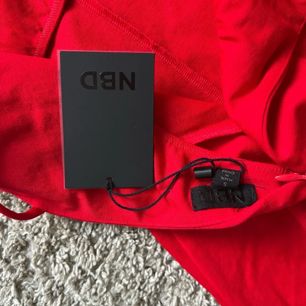 NWT NBD Melody red midi dress - Picture 5 of 5